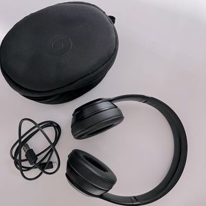 NWOT Beats Solo3 black